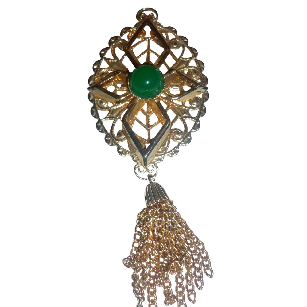 Vintage Sarah Coventry Peking Brooch Gold Tone Green Faux Jade Tassel Pin 1972